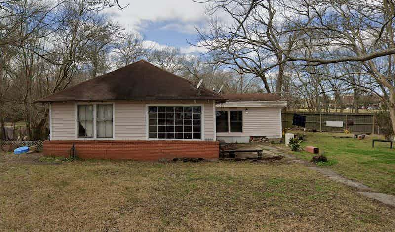 Image of an abandoned house