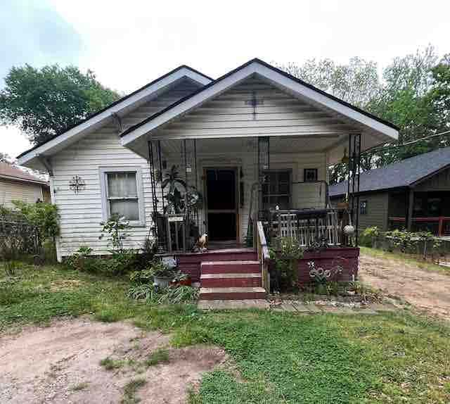 Image of an abandoned house